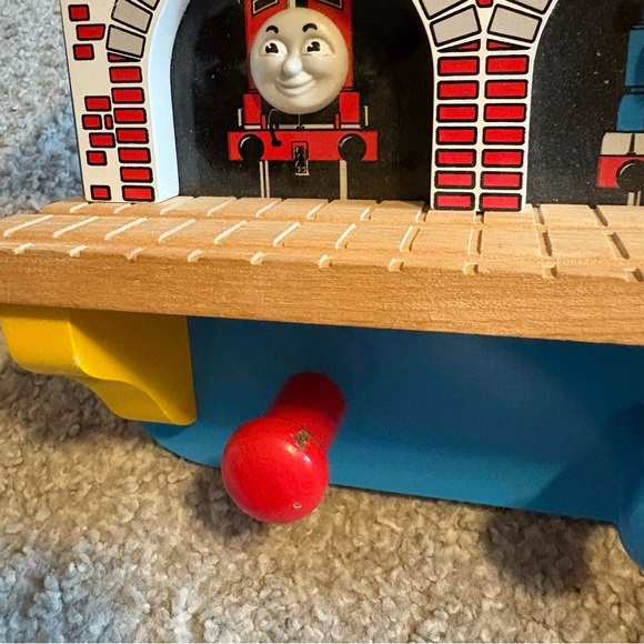 Thomas & Friends Wall Decor Towel Coat Hanger 3-Hook Train Display Shelf 2001 - Picture 4 of 6